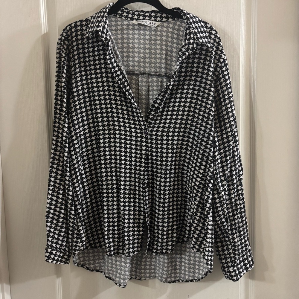 Chic Black and White Houndstooth Button Down Shirt
